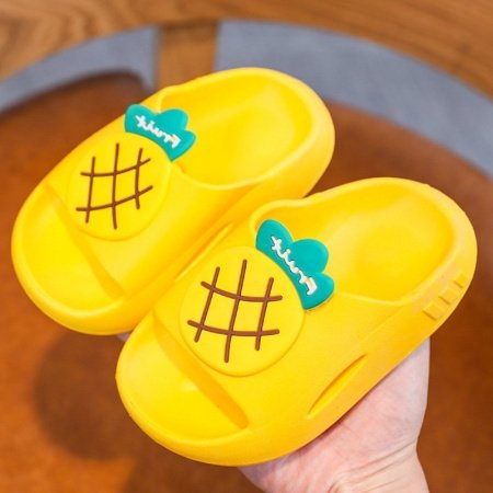 Детские тапочки с мультяшным рисунком изображение
