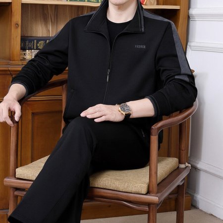 Мужской спортивный костюм для среднего возраста фотография