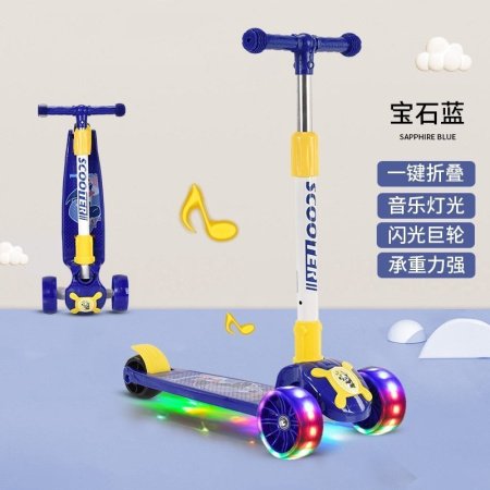 Детский трехколесный самокат фотография