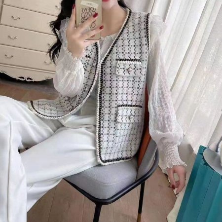 Жилет женский в стиле Chanel с имитацией песца фотография