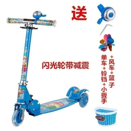 Детский трехколесный самокат фотография