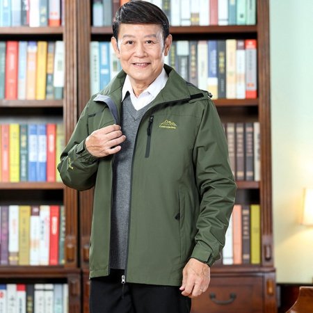 Мужская куртка ветровка с капюшоном фотография