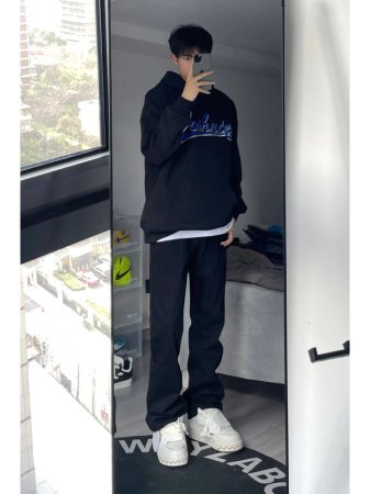 Джинсы с прямым кроем и потертостями фото