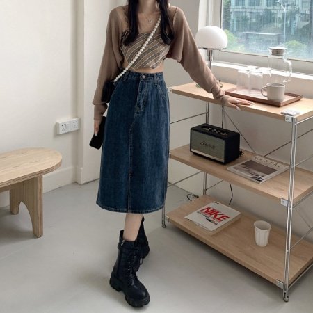 Джинсовая юбка винтажного высокого пояса фотография