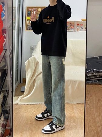 Мужские джинсы осенней коллекции 2024 фотография