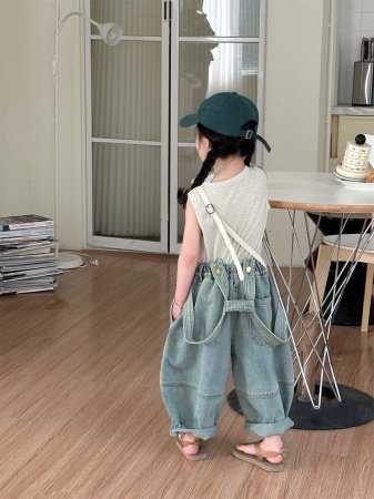 Детские джинсовые брюки с лямками изображение