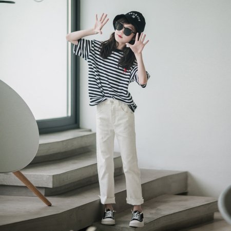 Детские джинсы белого цвета изображение