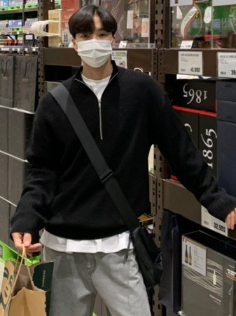 Мужская толстовка с высоким воротником и молнией фото