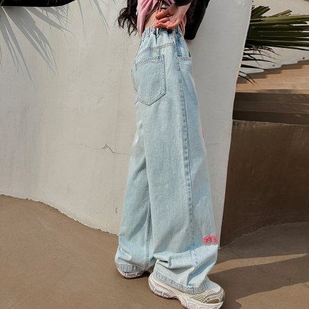 Джинсы для девочек весна 2024 фотография